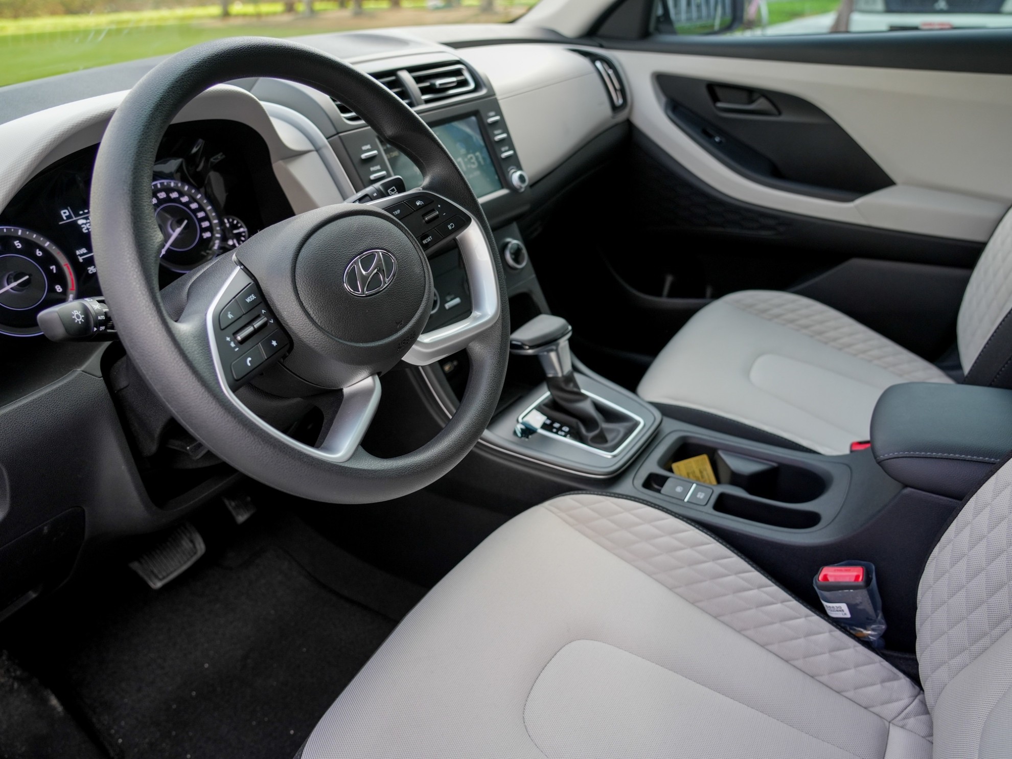 https://www.quickdrive.ae/uploads/2023/02/12/Hyundai Creta 5-Seater 2023 (11).jpg